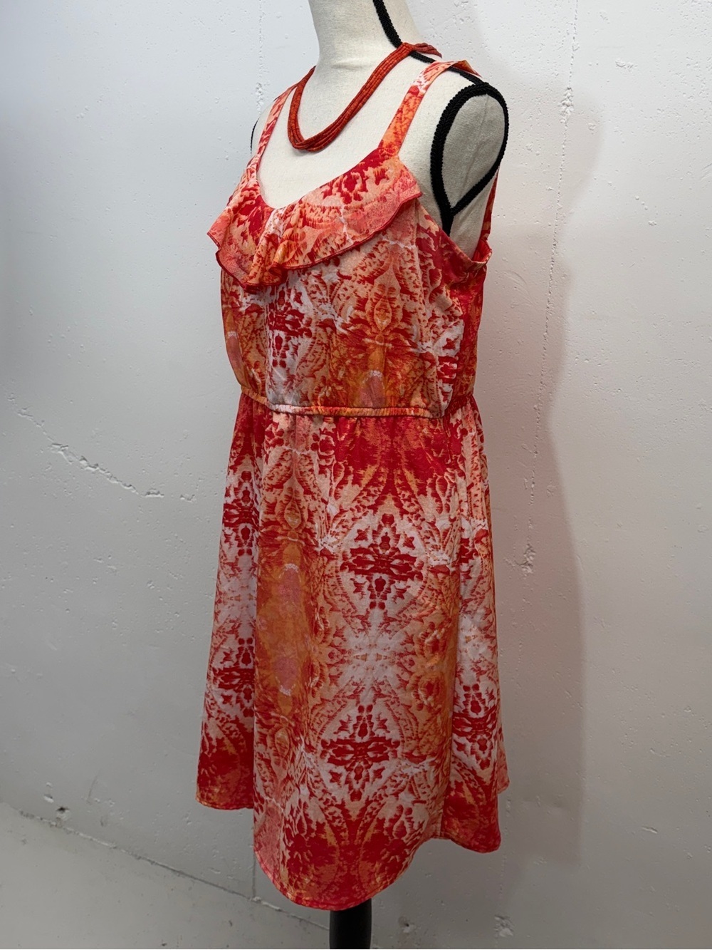 Red Patterned Ruffle-Neck Sleeveless Dress - Picture 5 of 13